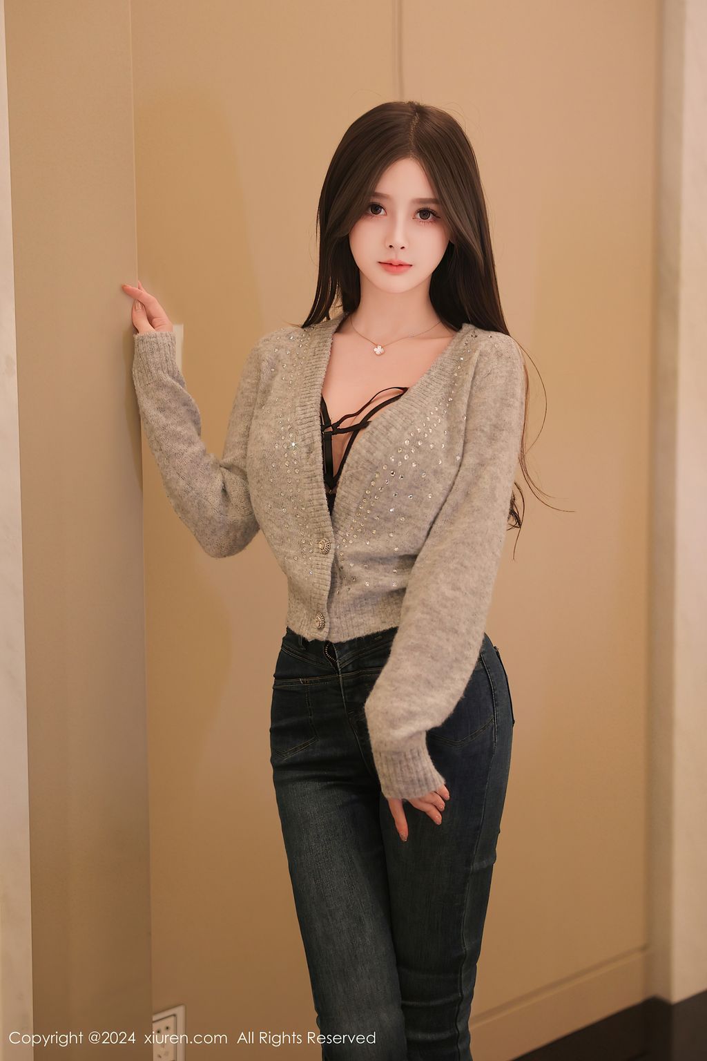 XIUREN No.8806 – 8815 (822 photos) 
