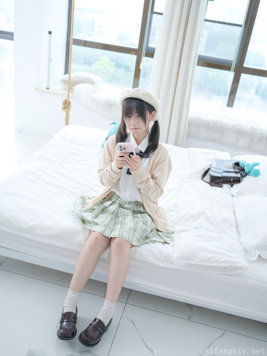 少女秩序 – R18 小鱼: 万元私定 丝滑萝莉 (104 photos) 