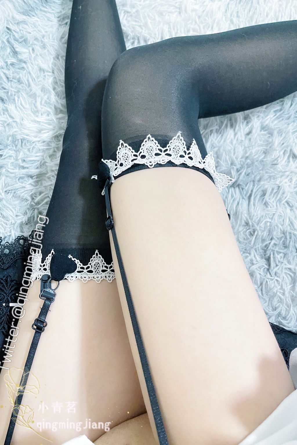 Coser@小青茗: 黑丝女仆 (42 photos ) 