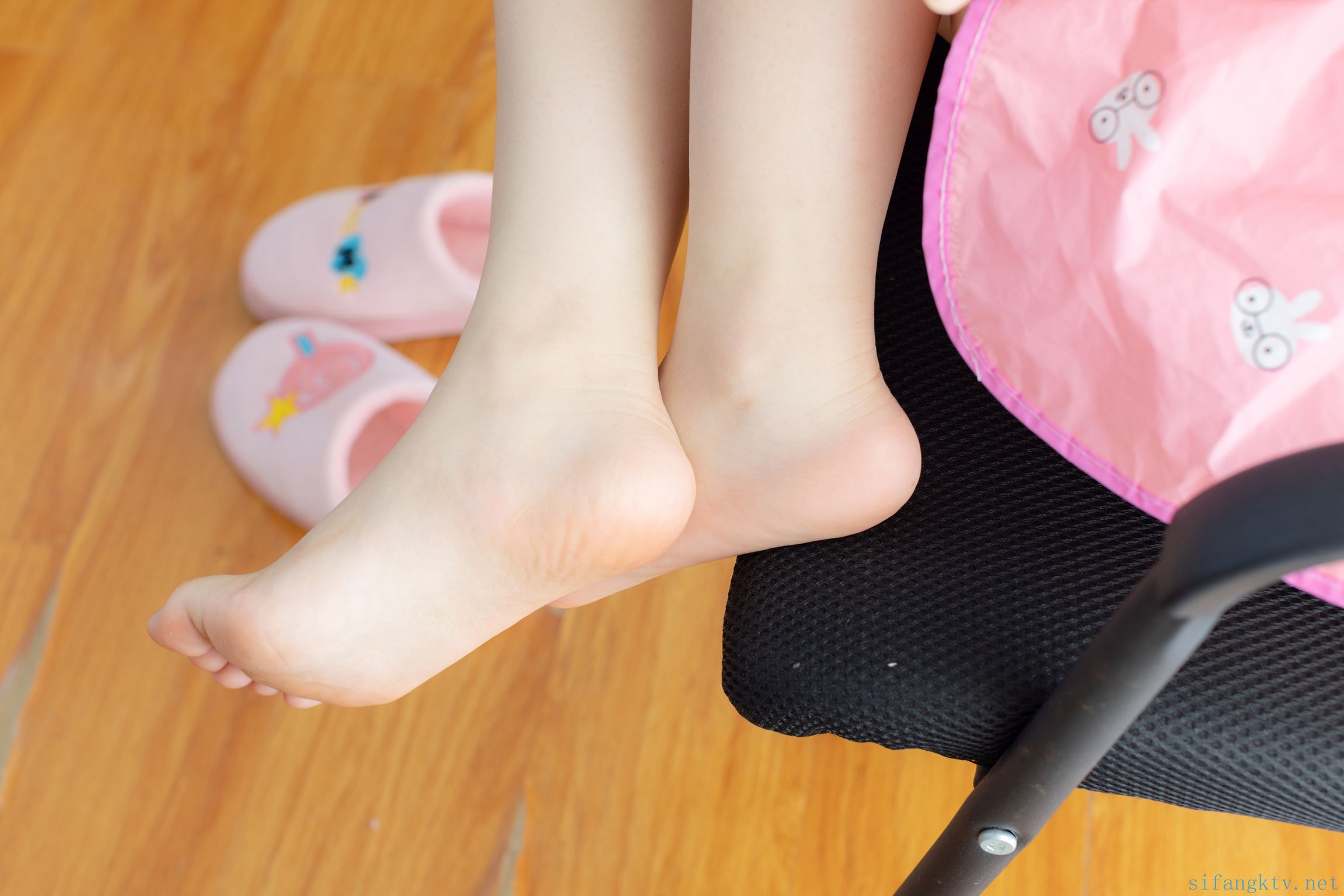 少女秩序 – 小鱼 – 粉色肚兜 (92 photos ) 5 少女秩序 – 小鱼 – 粉色肚兜 (92 photos ) 5