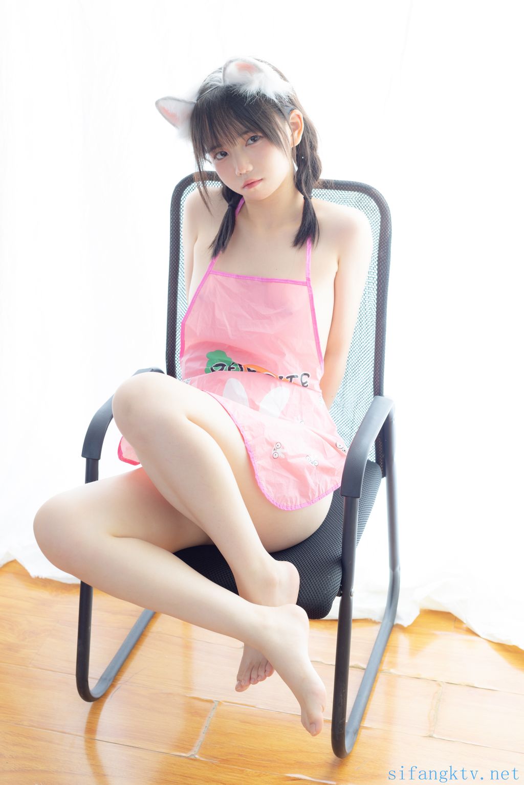 少女秩序 – 小鱼 – 粉色肚兜 (92 photos ) 6 少女秩序 – 小鱼 – 粉色肚兜 (92 photos ) 6