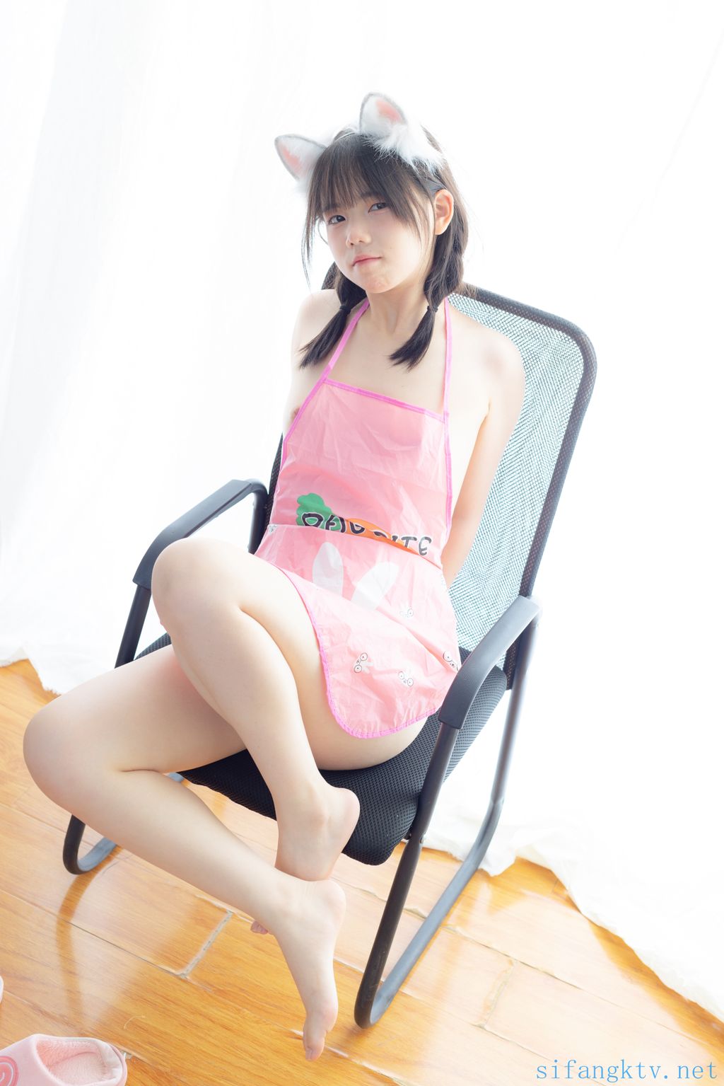少女秩序 – 小鱼 – 粉色肚兜 (92 photos ) 11 少女秩序 – 小鱼 – 粉色肚兜 (92 photos ) 11