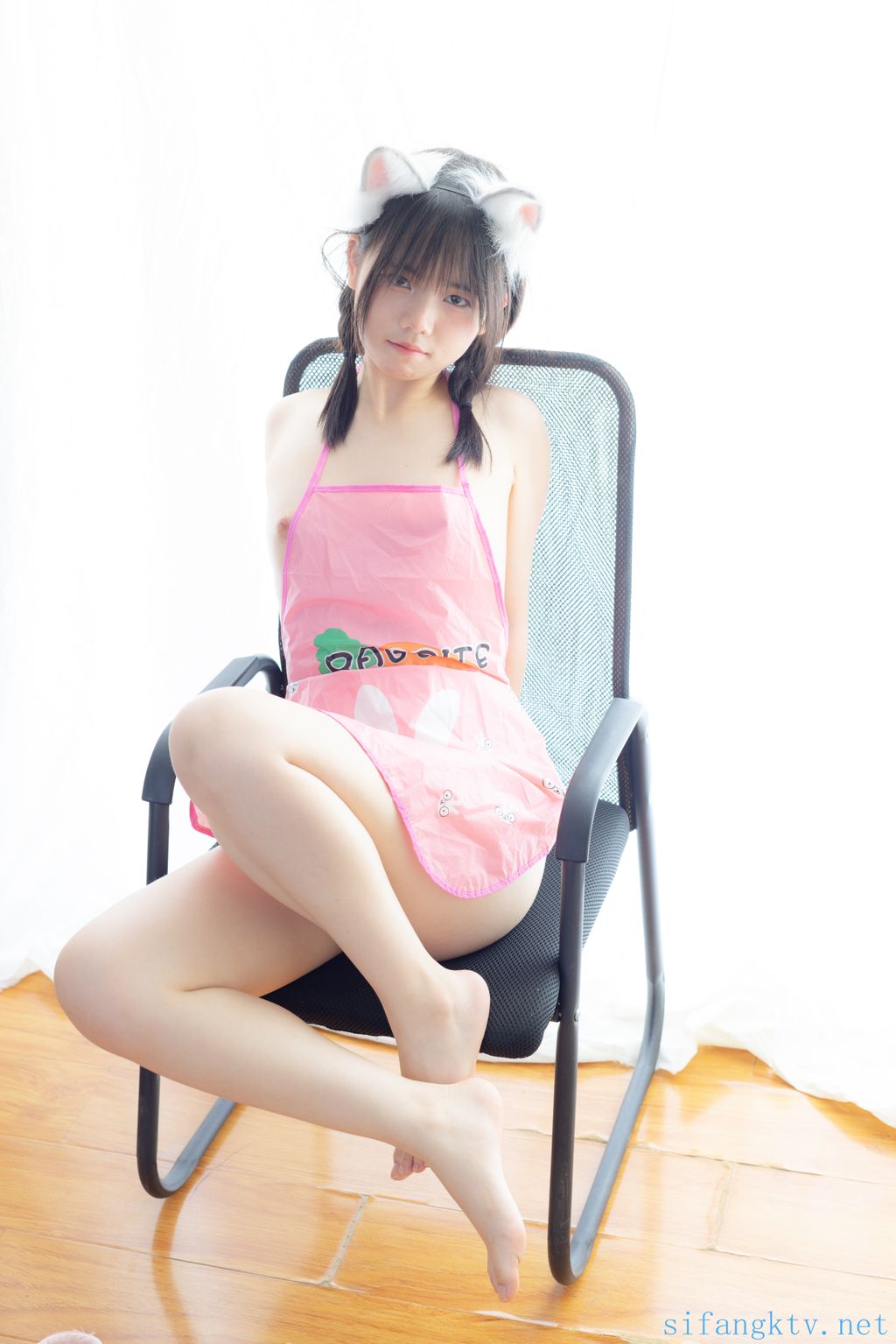 少女秩序 – 小鱼 – 粉色肚兜 (92 photos ) 9 少女秩序 – 小鱼 – 粉色肚兜 (92 photos ) 9