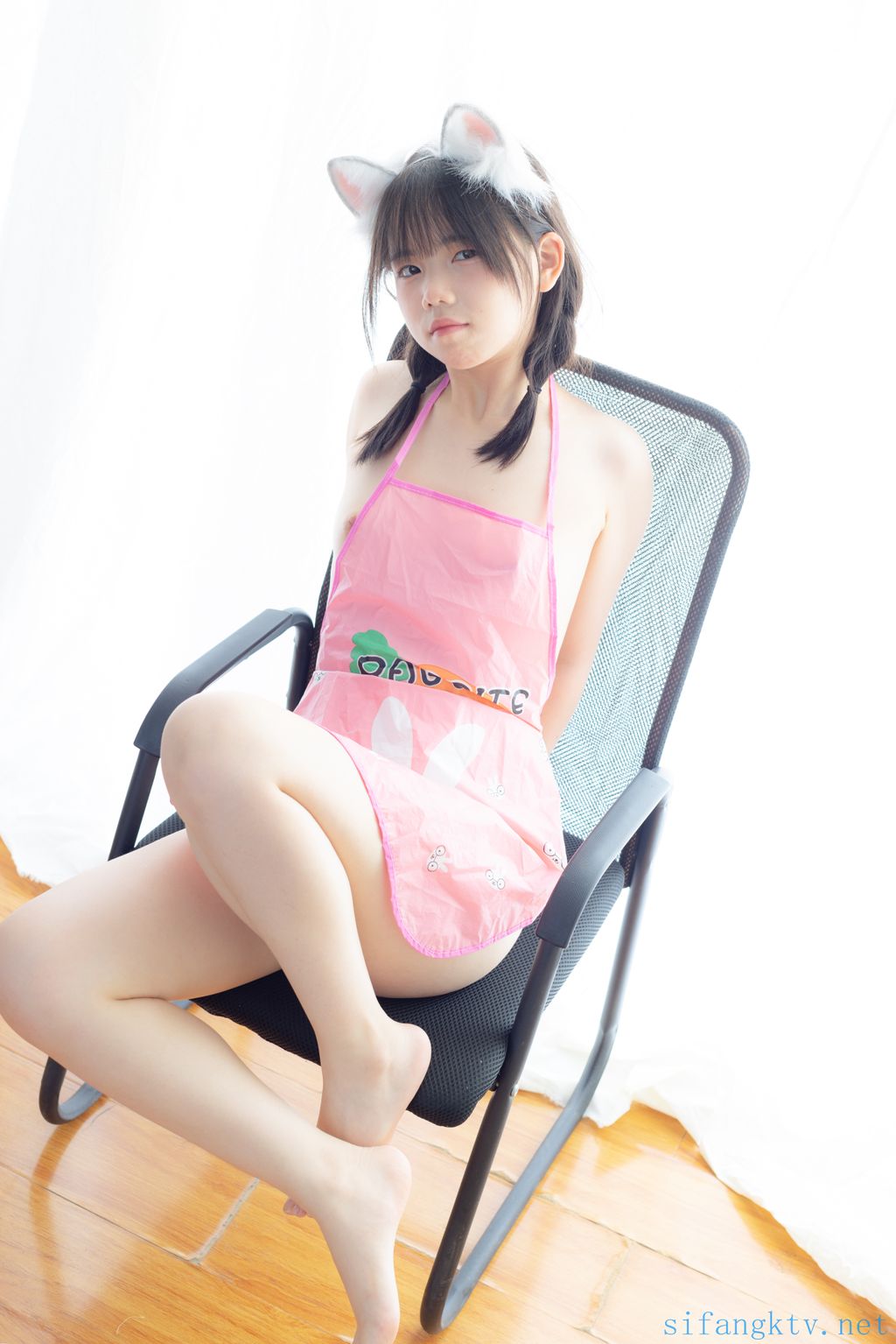少女秩序 – 小鱼 – 粉色肚兜 (92 photos ) 10 少女秩序 – 小鱼 – 粉色肚兜 (92 photos ) 10