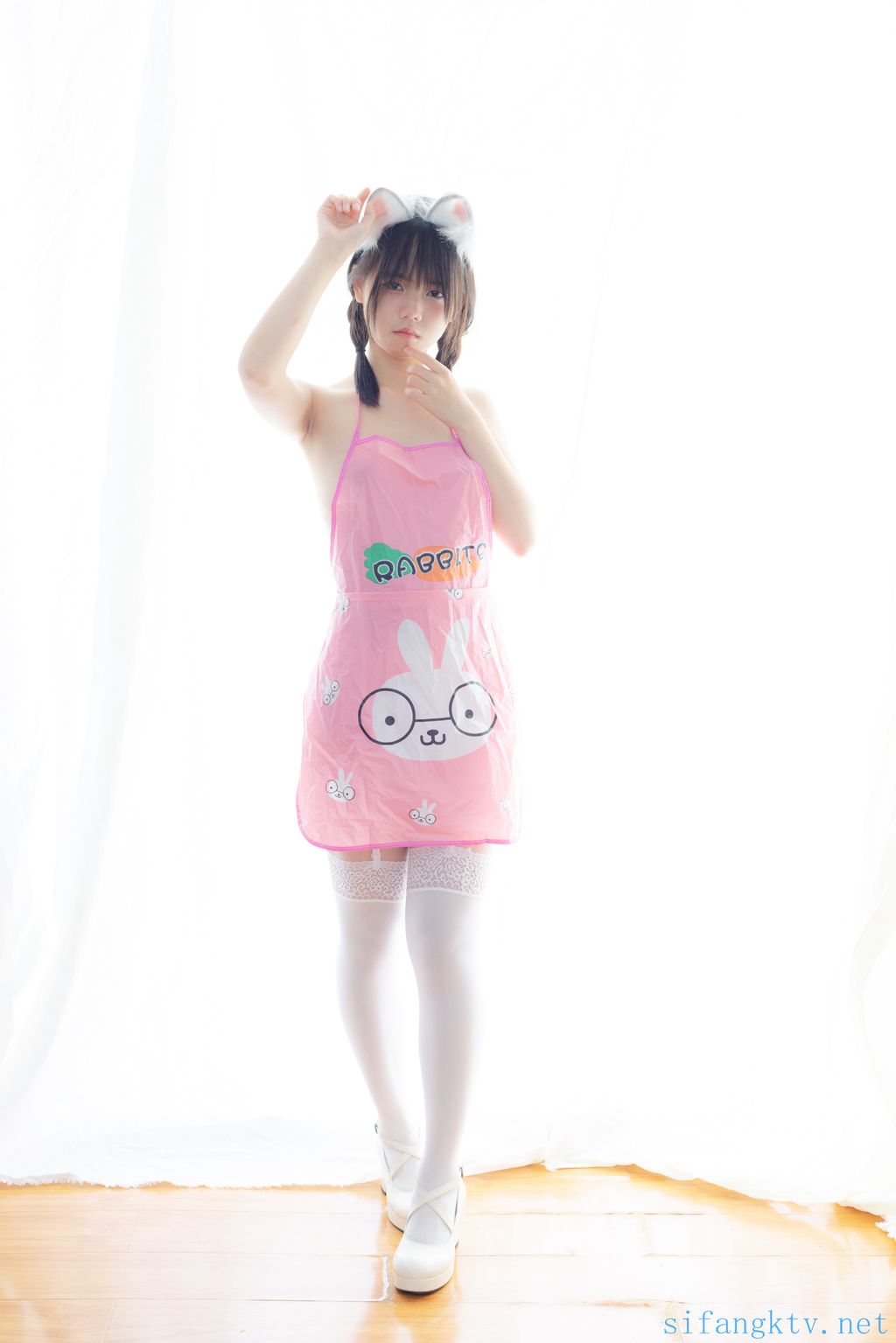 少女秩序 – 小鱼 – 粉色肚兜 (92 photos ) 
