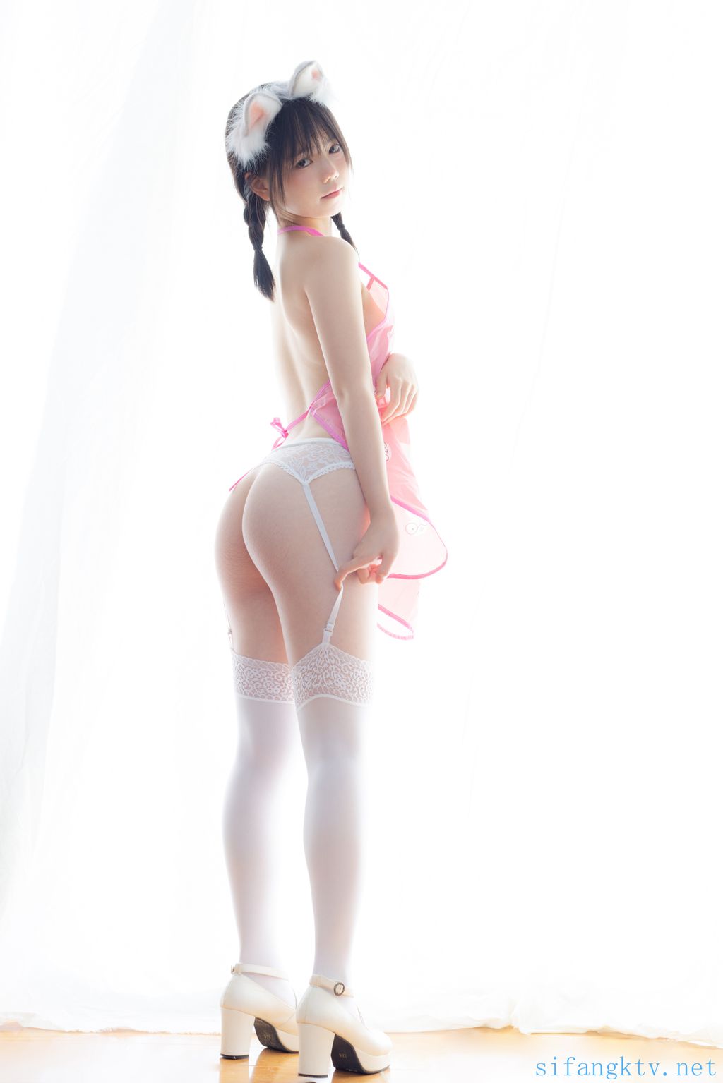 少女秩序 – 小鱼 – 粉色肚兜 (92 photos ) 17 少女秩序 – 小鱼 – 粉色肚兜 (92 photos ) 17
