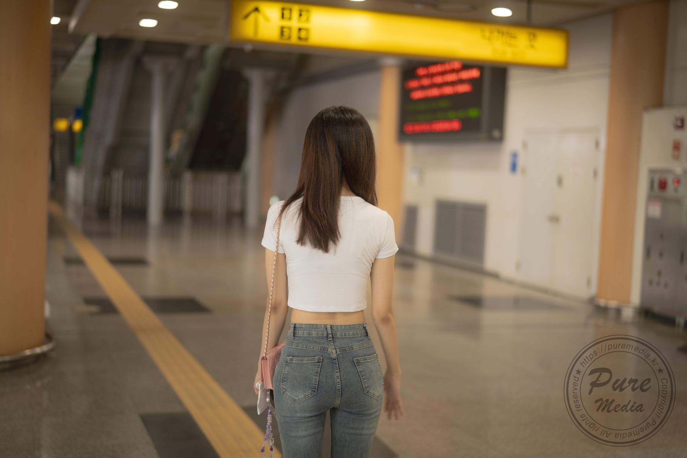Pure Media Vol.258: Hina (히나) - Share My Girlfriend (227 photos)