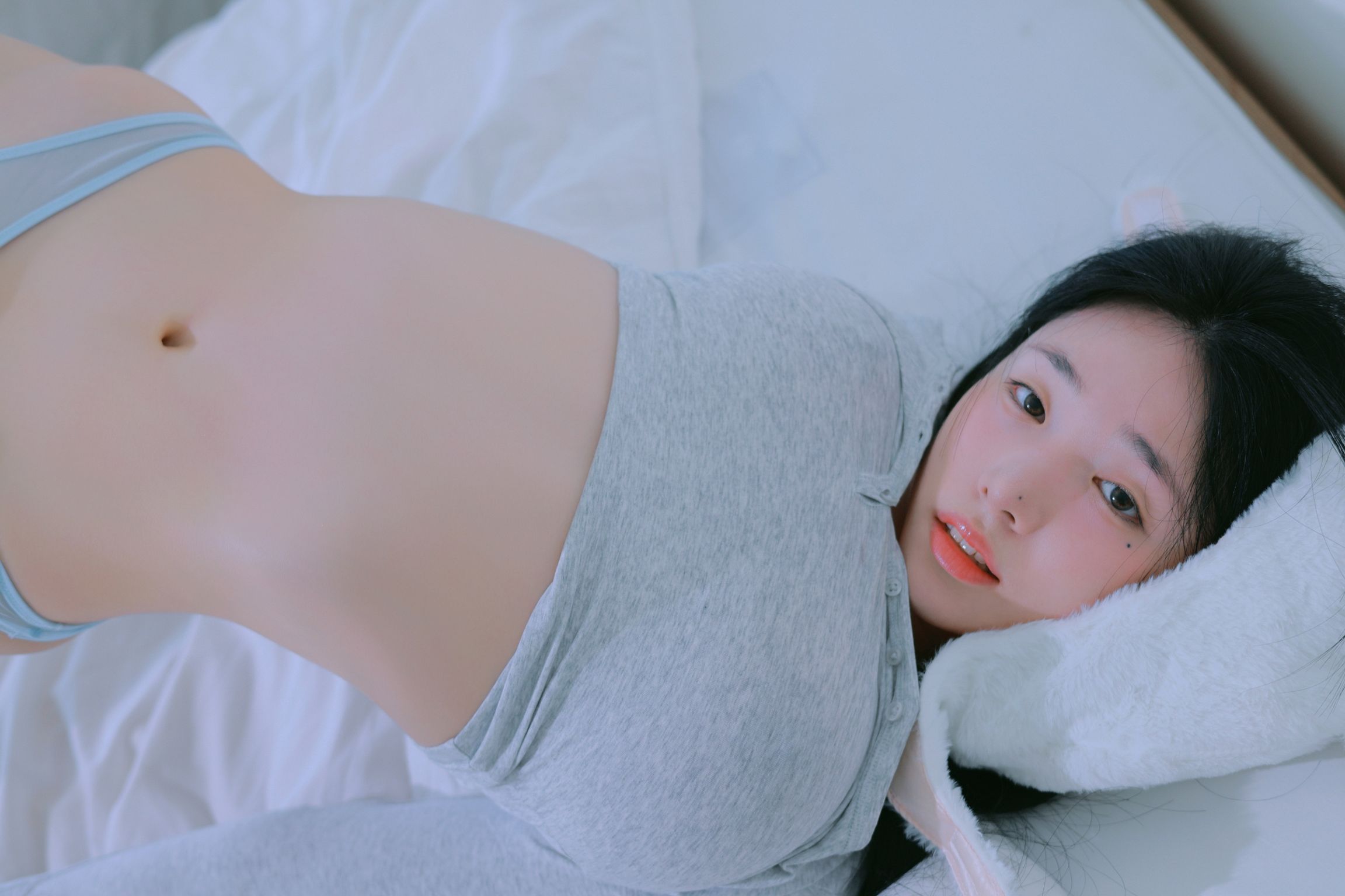 YeonWoo (연우): Terrace (108 photos) 5 YeonWoo (연우): Terrace (108 photos) 5