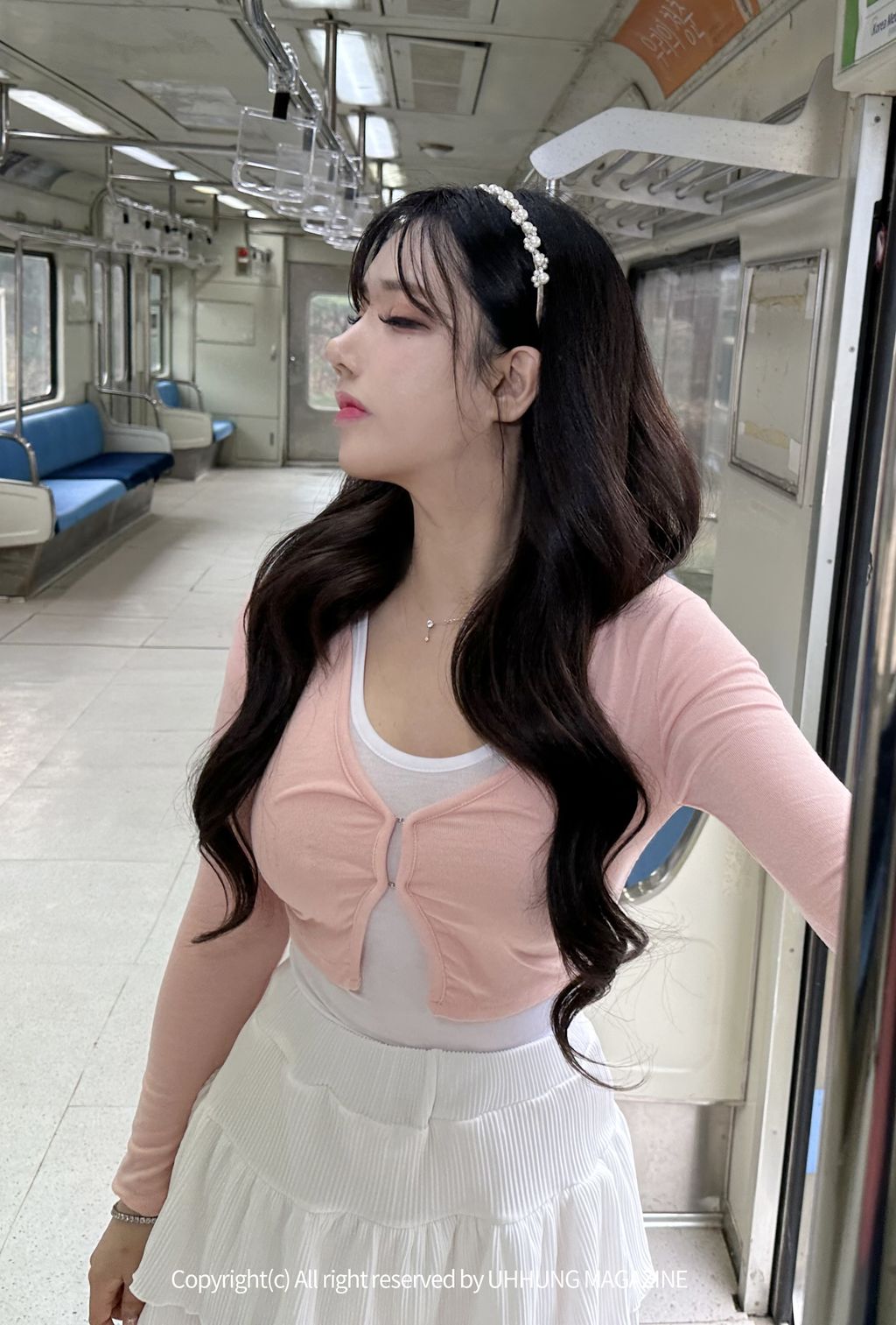 [UHHUNG MAGAZINE] Hani (하니): The Girlfriend on The Subway (100 photos) 