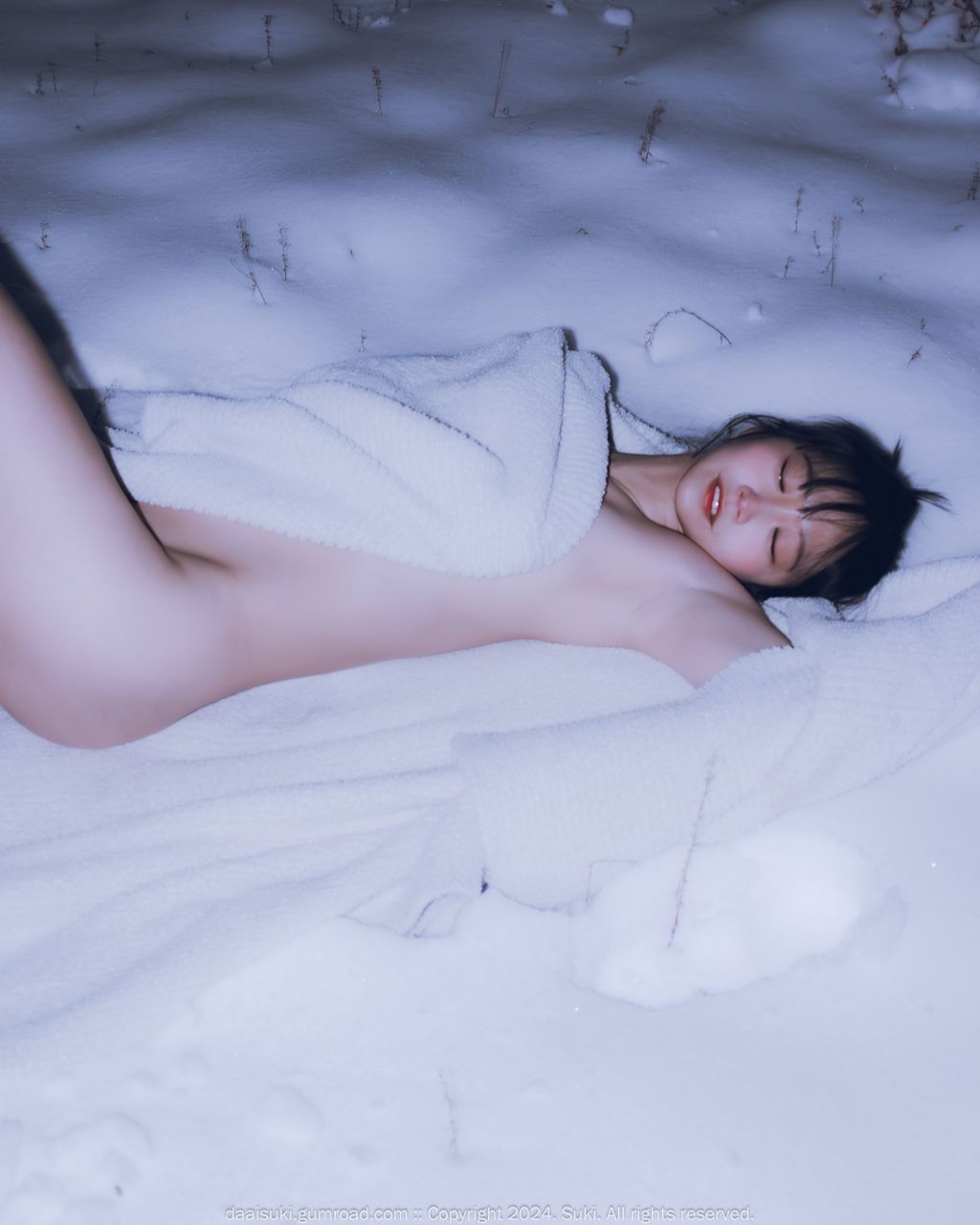 Suki (숙희): Snowy Night (65 photos) 