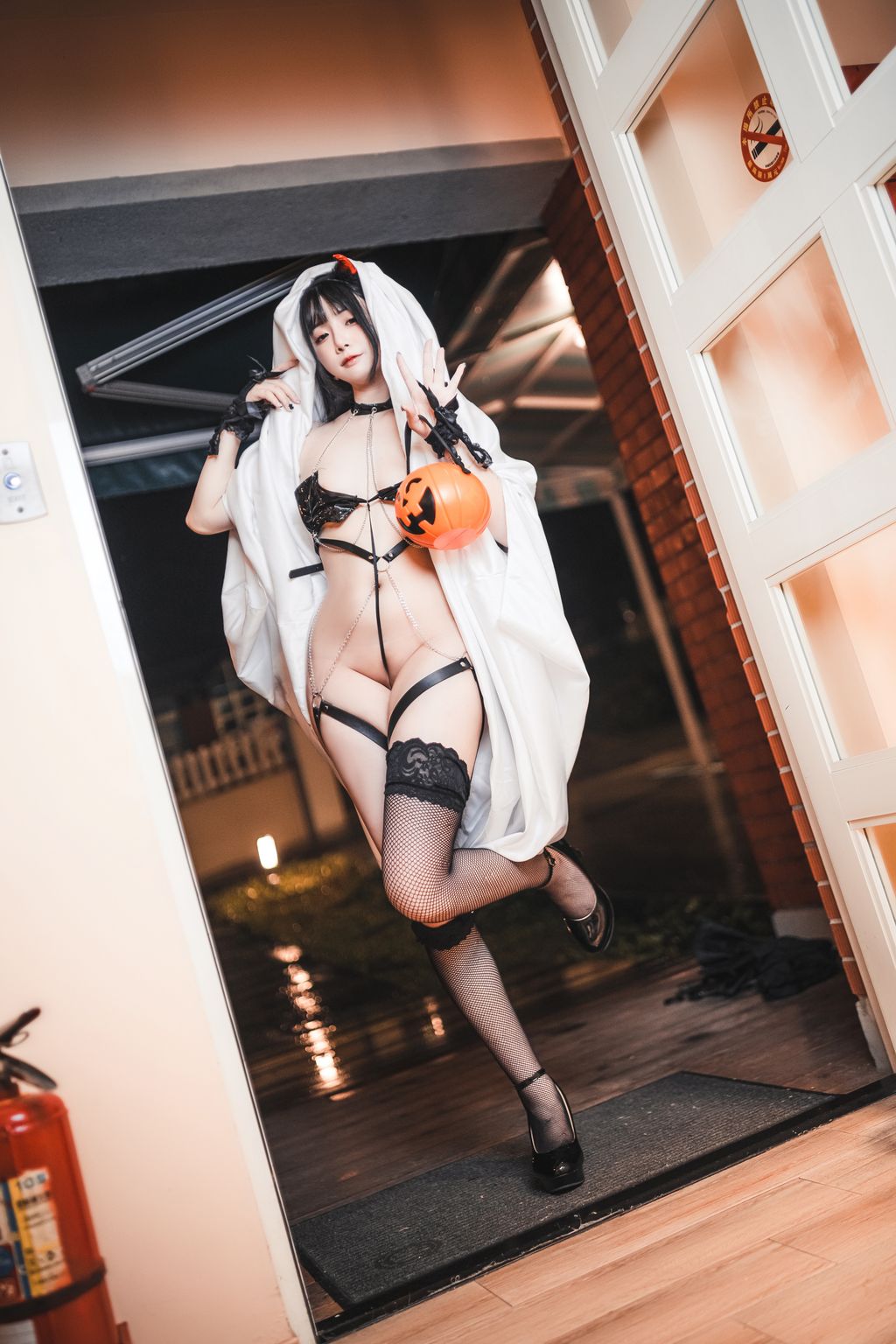 Coser@落落Raku: Trick or Treat 不给糖就捣蛋 (75 photos) 13 Coser@落落Raku: Trick or Treat 不给糖就捣蛋 (75 photos) 13
