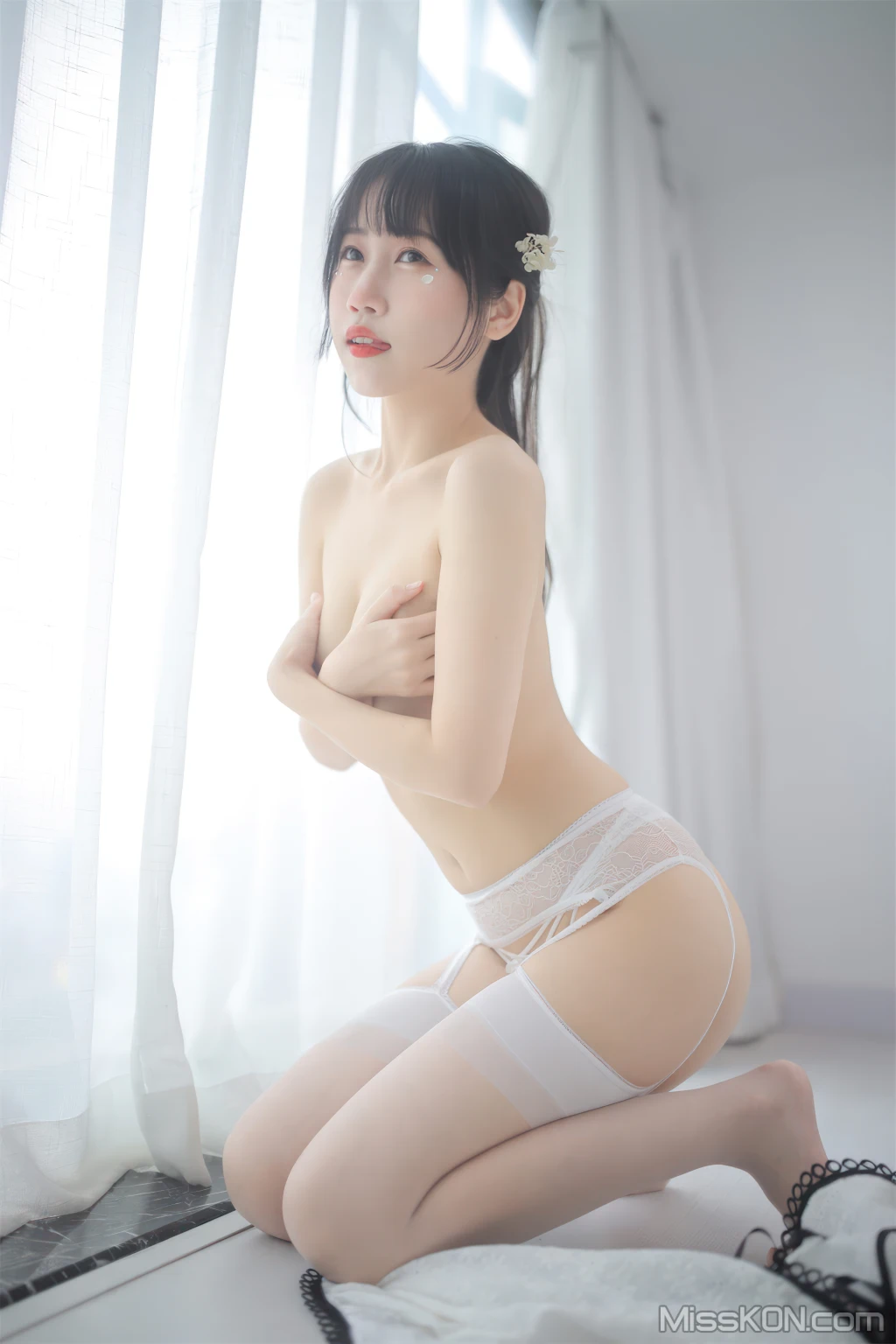 Coser@不呆猫: 人妻白旗袍 (55 photos) 