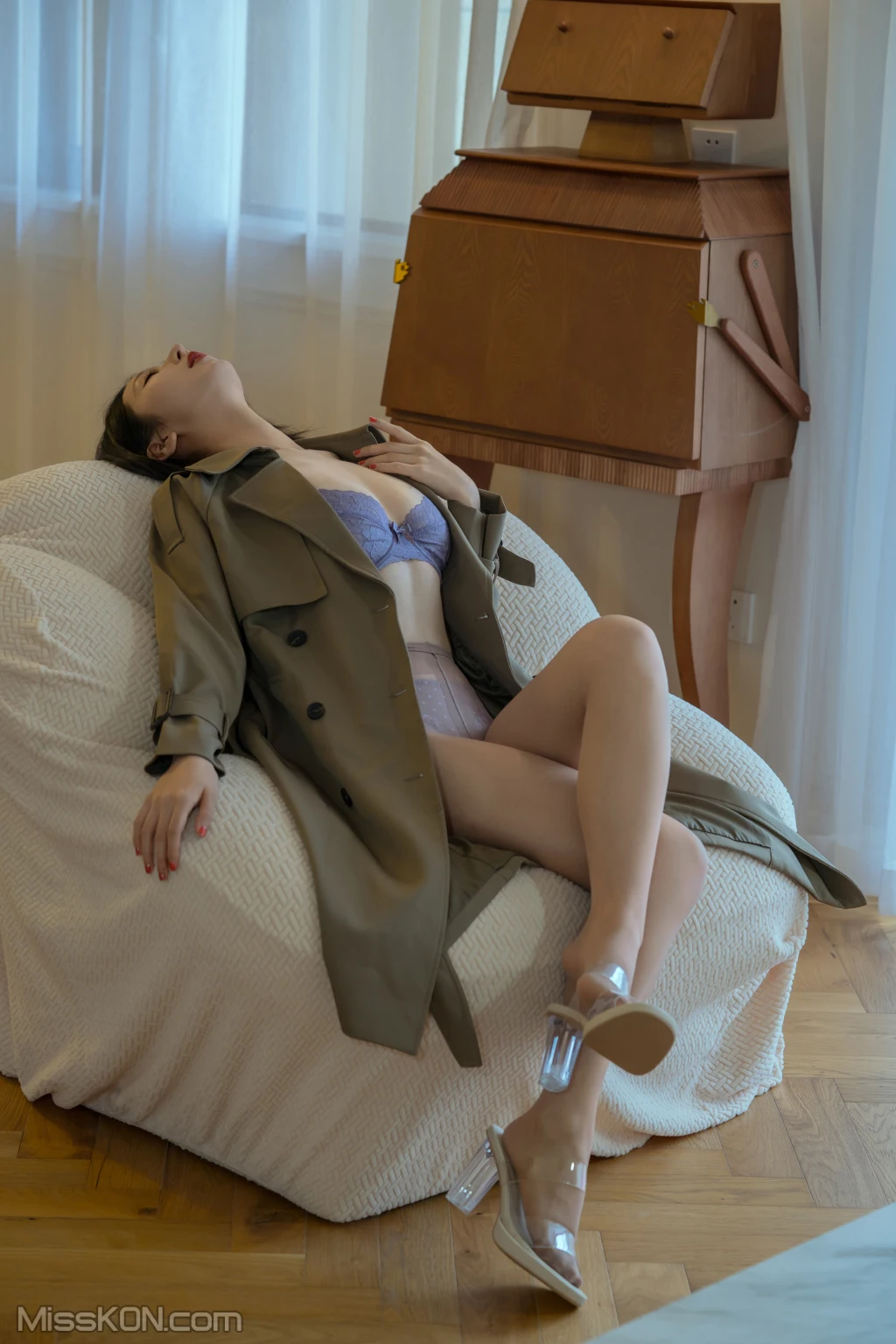 Coser@云溪溪 (Yunx1x1) Vol.075: 紫色内衣2 (26 photos ) 