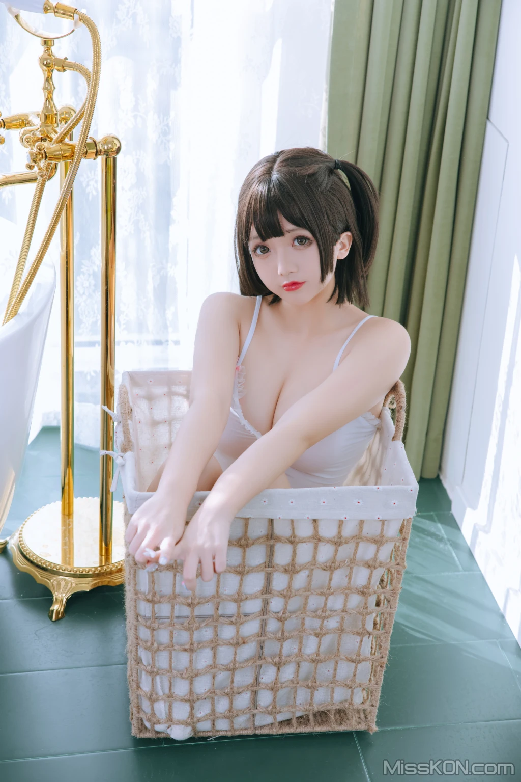 Coser@日奈娇: 湿身小白裙 (97 photos) 