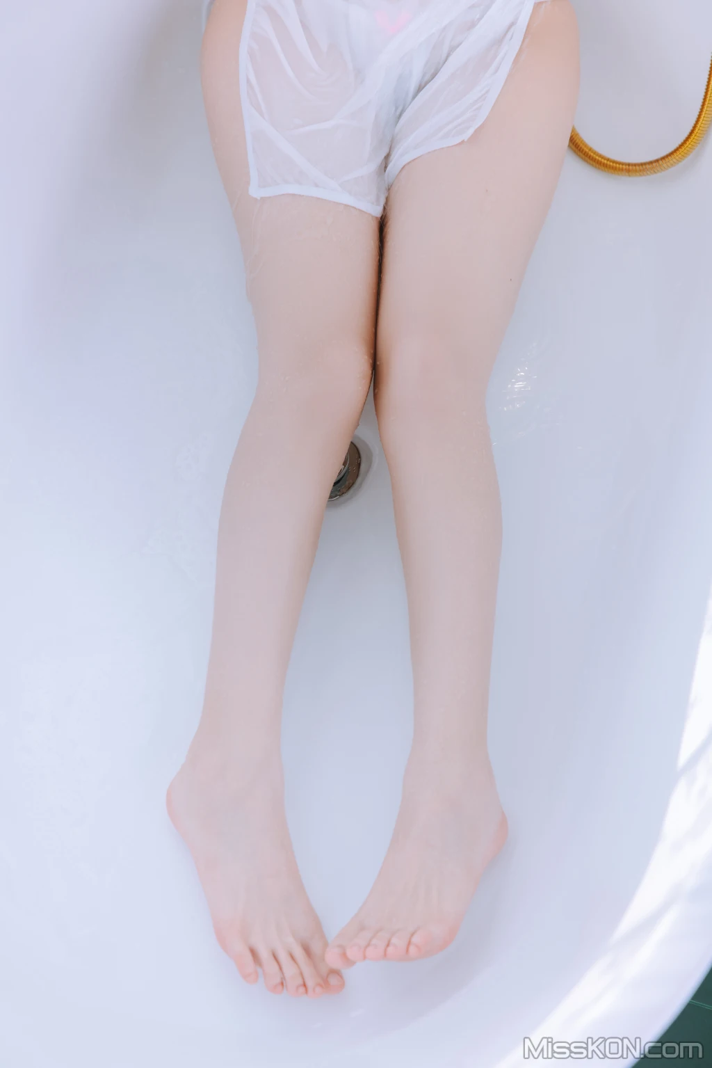 Coser@日奈娇: 湿身小白裙 (97 photos) 0 Coser@日奈娇: 湿身小白裙 (97 photos) 0
