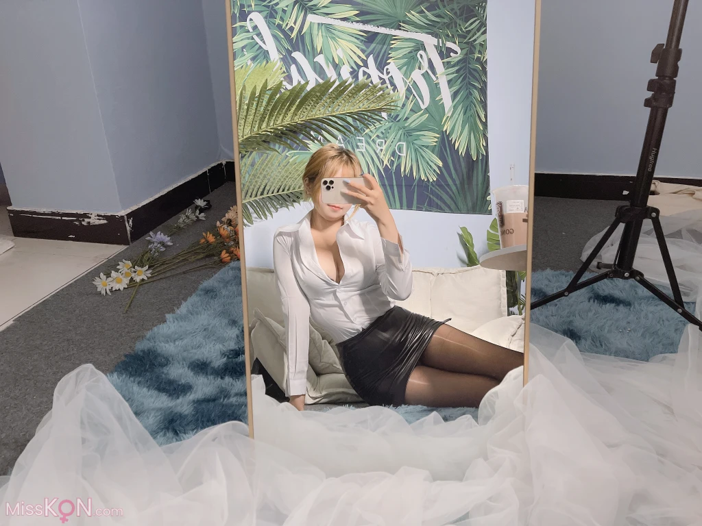Coser@eloise软软: 视图 OL (99 photos ) 0 Coser@eloise软软: 视图 OL (99 photos ) 0