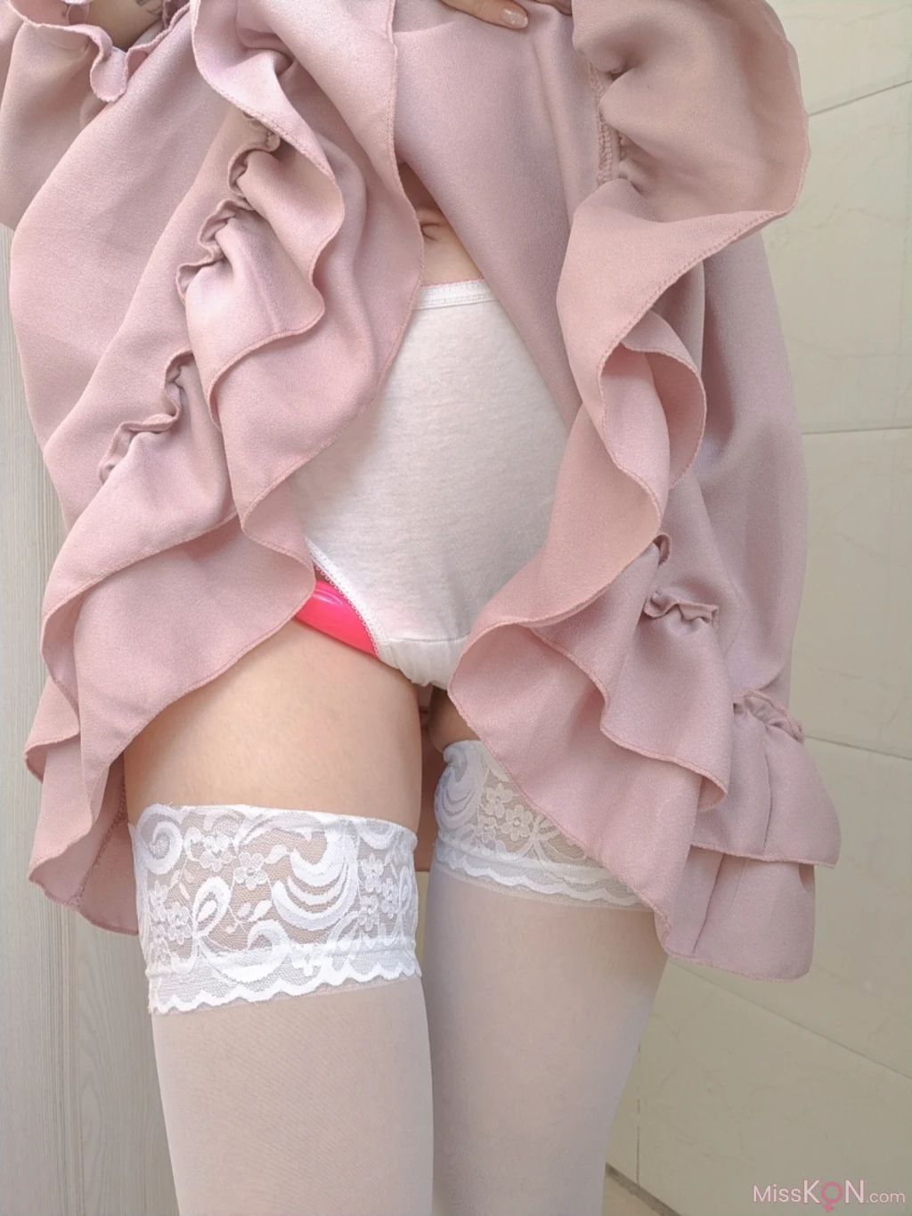 Coser@钛合金TiTi: 公厕露出 路边K房露出 素人自拍 (35 photos ) 7 Coser@钛合金TiTi: 公厕露出 路边K房露出 素人自拍 (35 photos ) 7