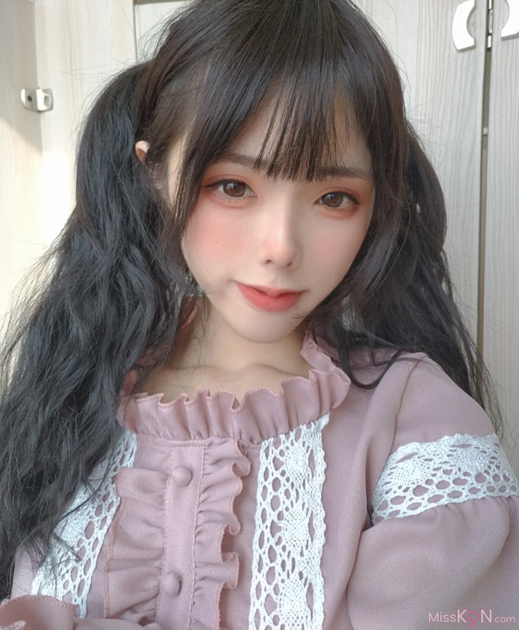 Coser@钛合金TiTi: 公厕露出 路边K房露出 素人自拍 (35 photos ) 