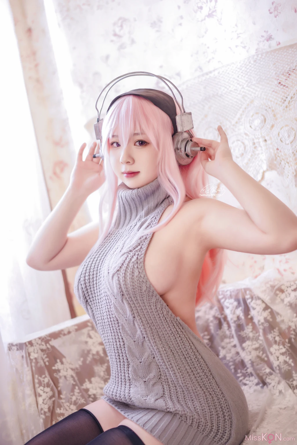 Coser@皮皮奶可可爱了啦: 超级索尼子 露背毛衣 (25 photos) 