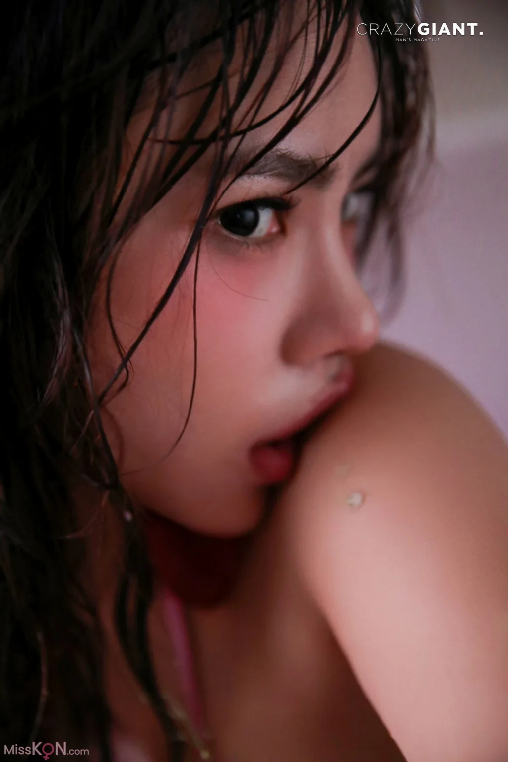 [CRAZYGIANT] Bani: Strawberry Vibes (78 photos) 