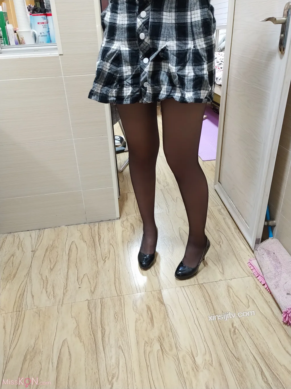 Coser@今宵koyoyi: 凌辱女教师 (55 photos ) 