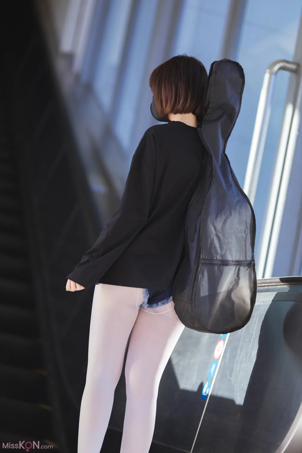 Coser@洛桑w伊梓: 地铁吉他 (26 photos) 