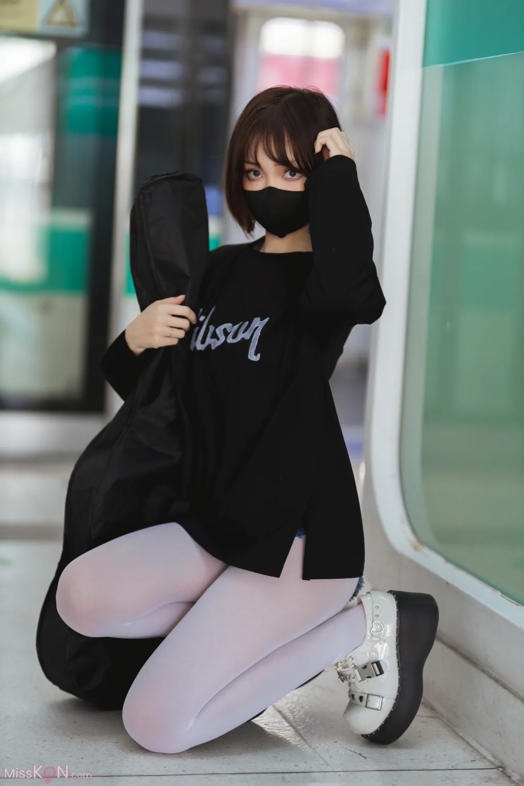 Coser@洛桑w伊梓: 地铁吉他 (26 photos) 