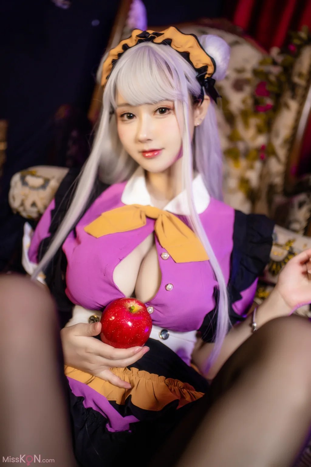 Coser@羽生三未: 万圣黑丝女仆 (37 photos) 