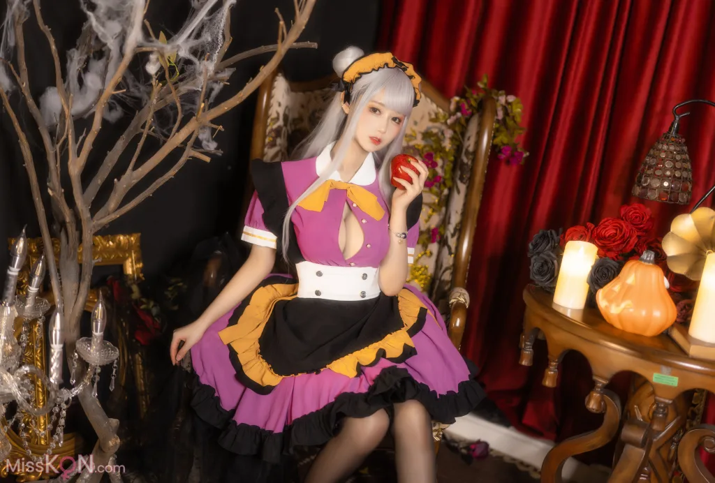Coser@羽生三未: 万圣黑丝女仆 (37 photos) 