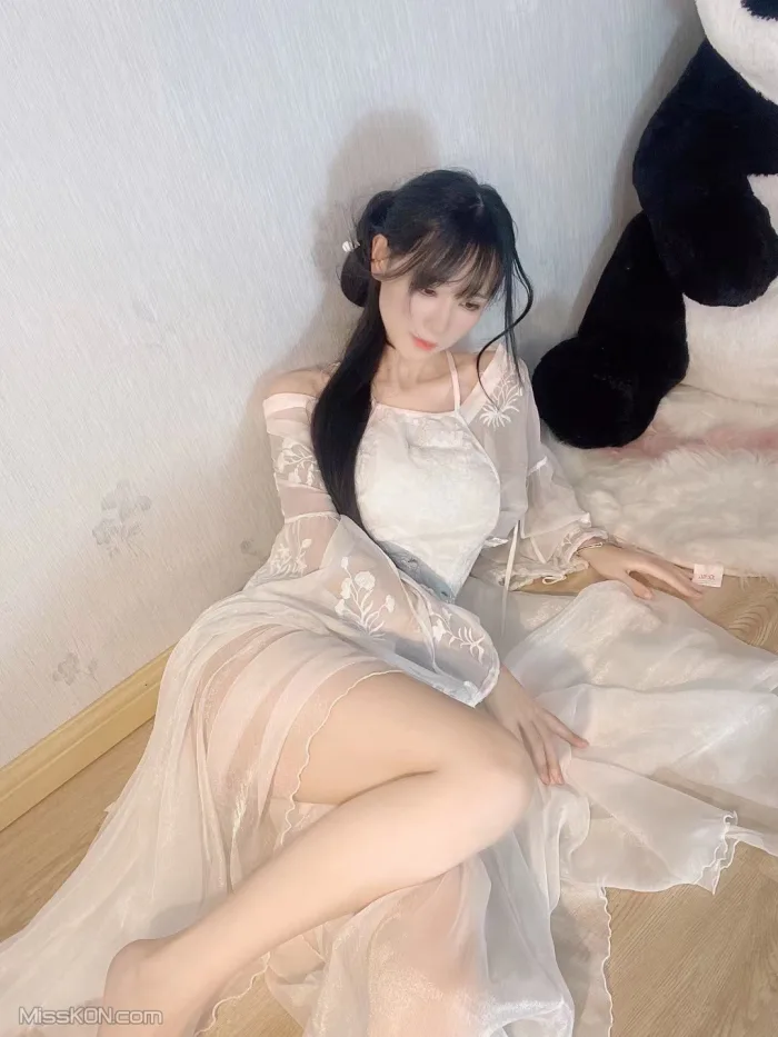 草莓粥粥: 舰长图包 (321 photos ) 14 草莓粥粥: 舰长图包 (321 photos ) 14