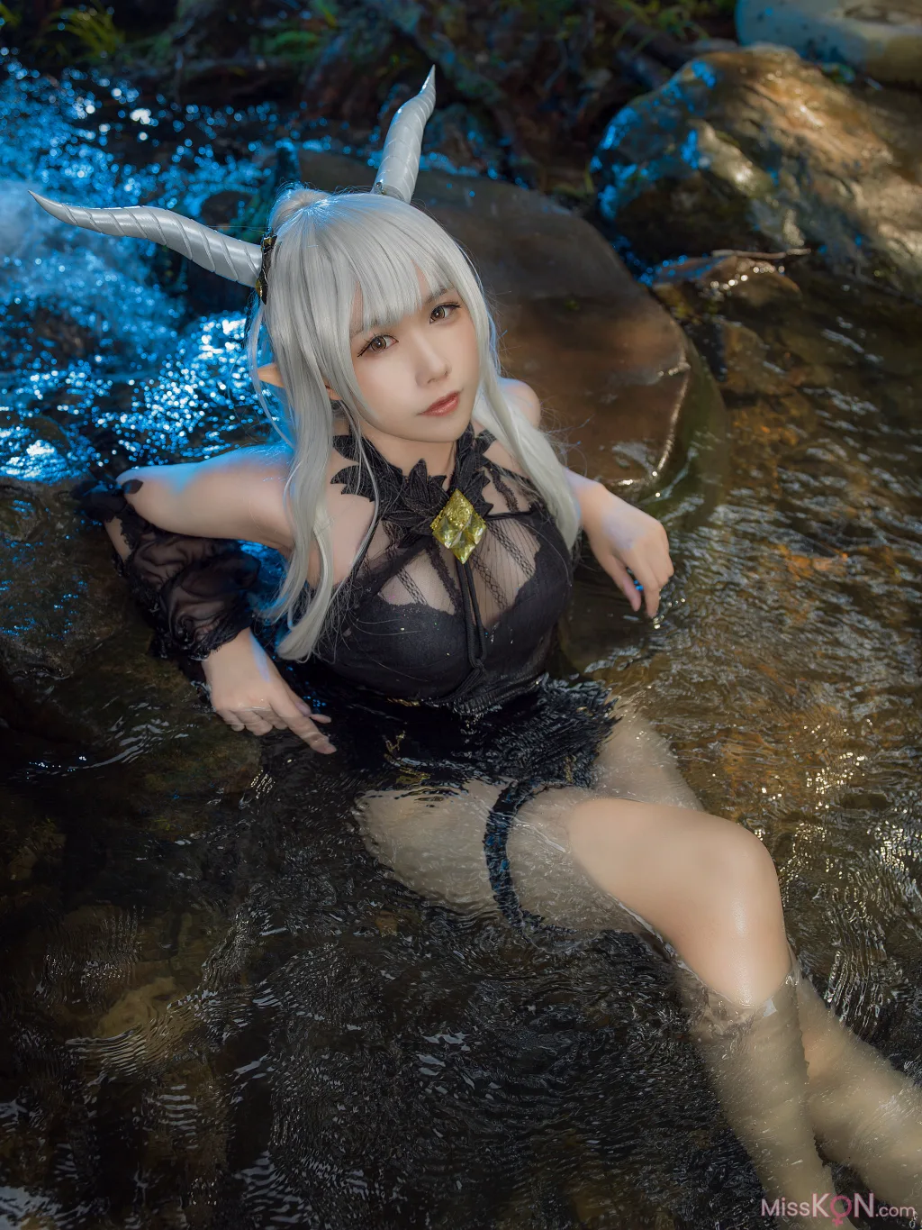 Coser@麻花麻花酱: 闪灵泳装 (20 photos) 