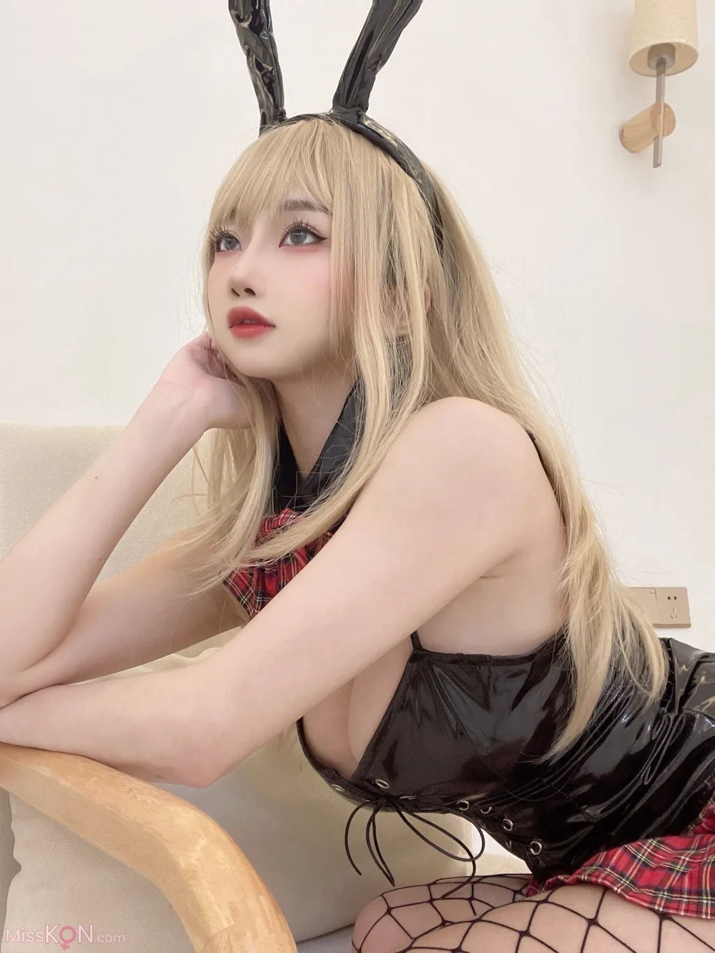 Coser@鬼畜瑶在不在w: 纱网兔 (35 photos) 