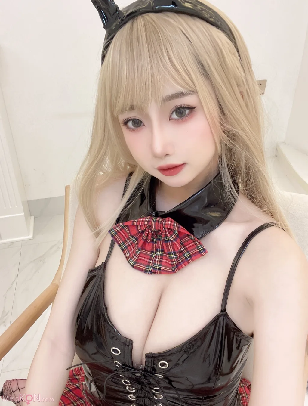 Coser@鬼畜瑶在不在w: 纱网兔 (35 photos) 