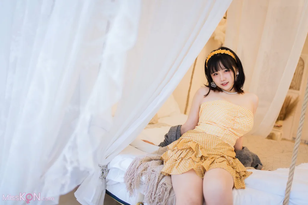 Coser@阿半今天很开心: 黄色抹胸 (68 photos ) 1 Coser@阿半今天很开心: 黄色抹胸 (68 photos ) 1