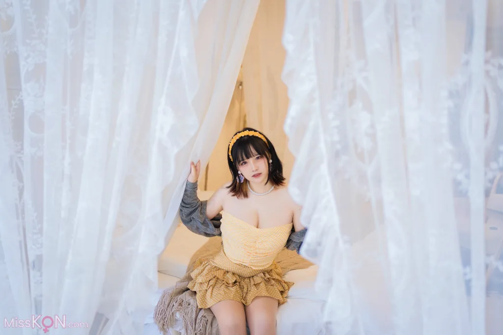 Coser@阿半今天很开心: 黄色抹胸 (68 photos ) 4 Coser@阿半今天很开心: 黄色抹胸 (68 photos ) 4