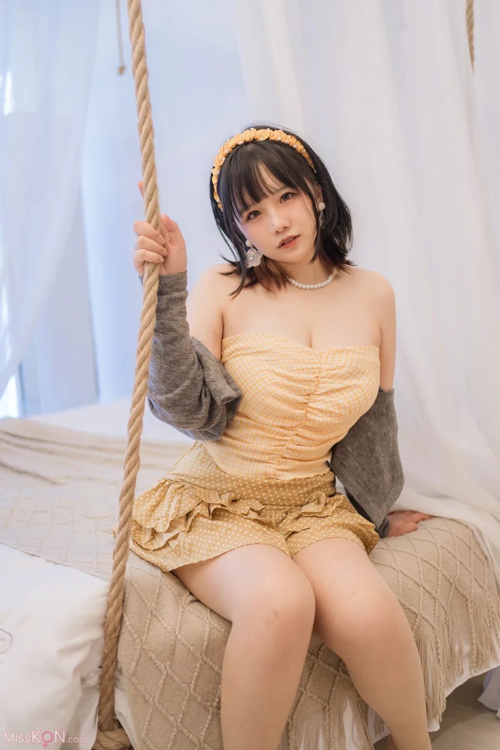 Coser@阿半今天很开心: 黄色抹胸 (68 photos ) 9 Coser@阿半今天很开心: 黄色抹胸 (68 photos ) 9