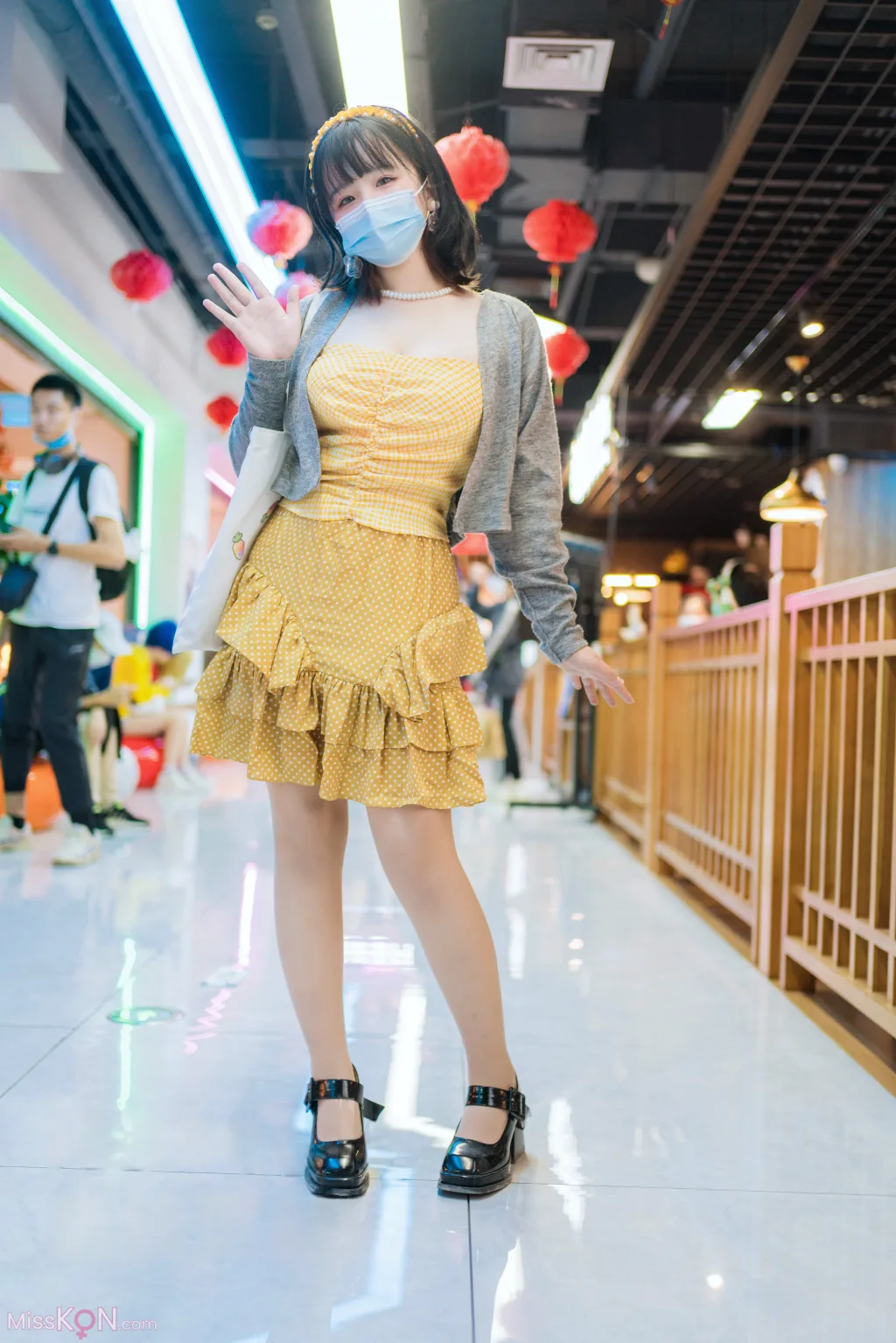 Coser@阿半今天很开心: 黄色抹胸 (68 photos ) 10 Coser@阿半今天很开心: 黄色抹胸 (68 photos ) 10