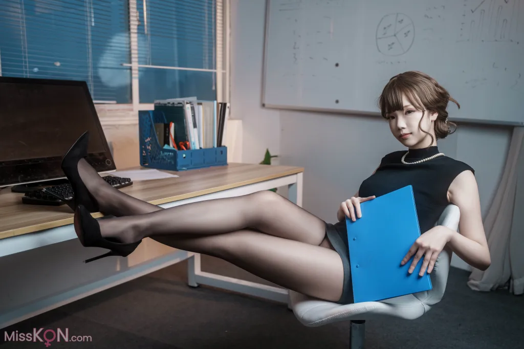 Coser@雪晴Astra: 年纪不大的上司姐姐 (70 photos ) 