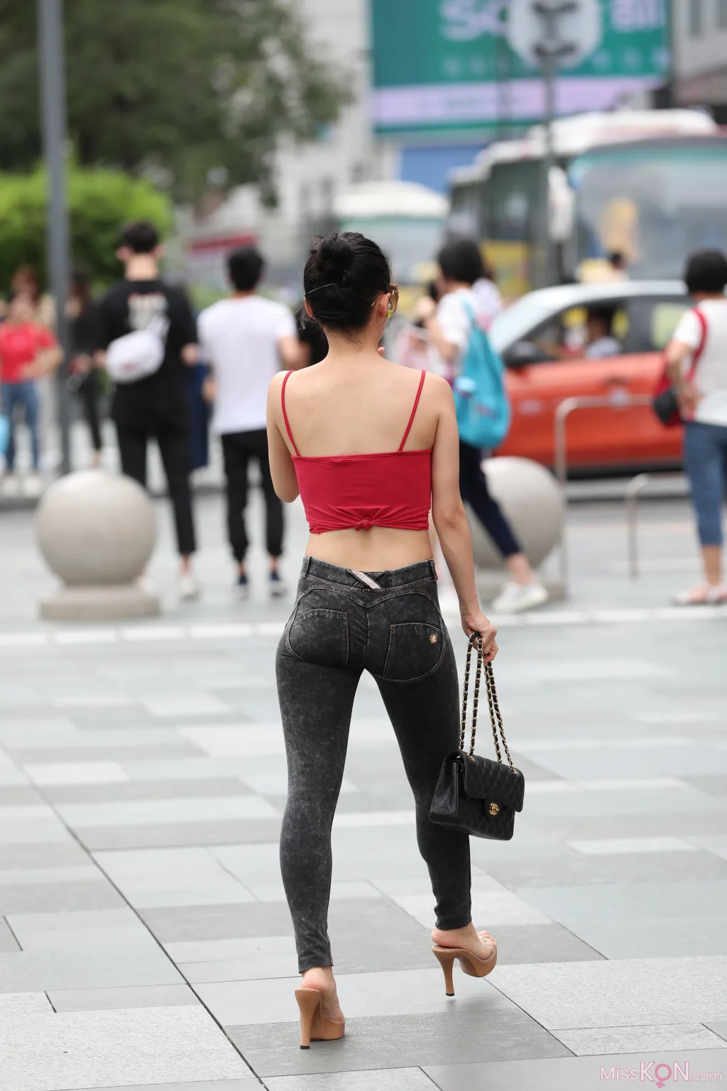 [精选街拍作品] MJ-007: 要怎样陪着你走过黑夜 (52 photos + 3 videos)