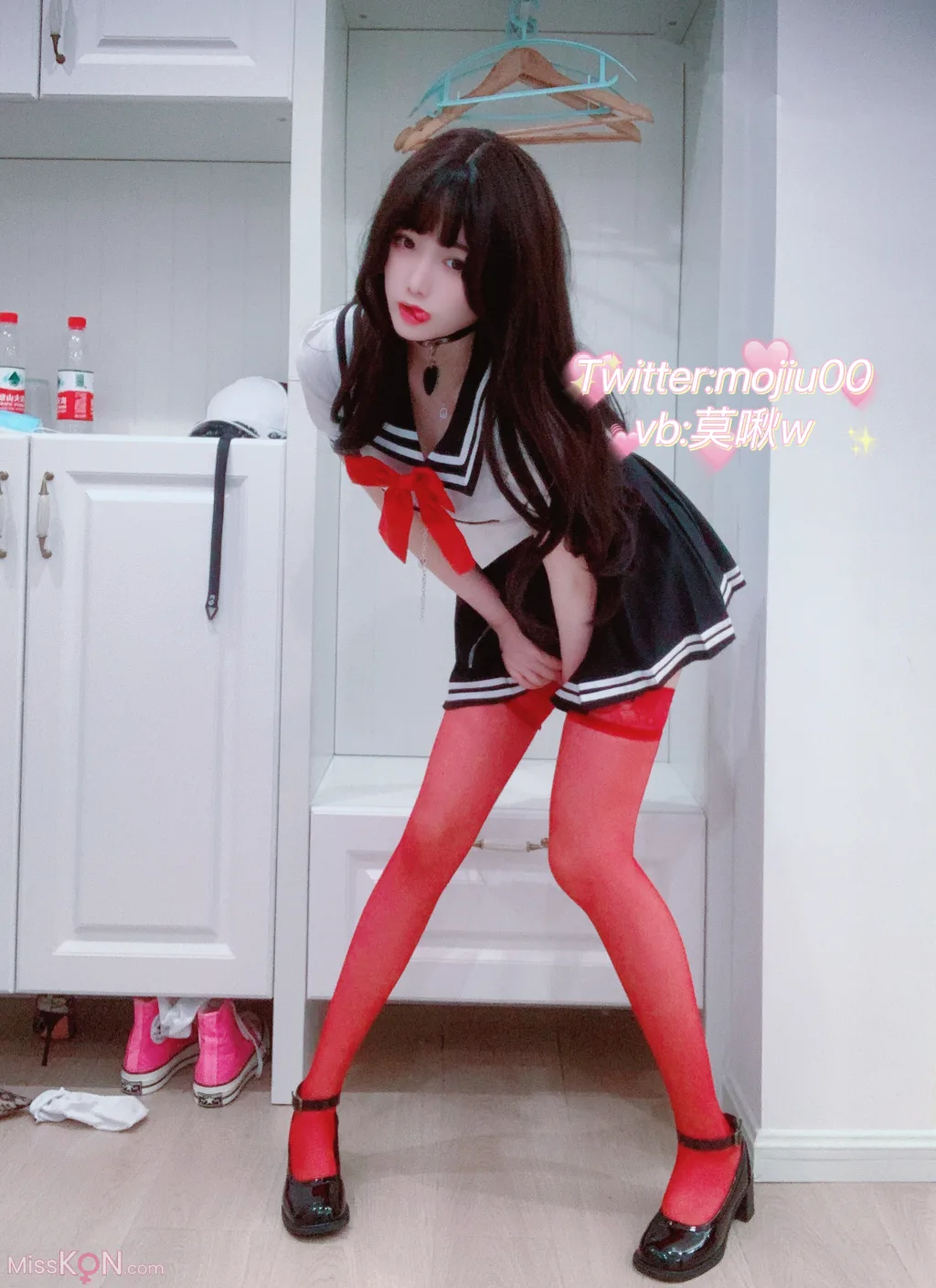 Coser@小青茗: 露脸JK定制红色丝袜 (32 photos) 