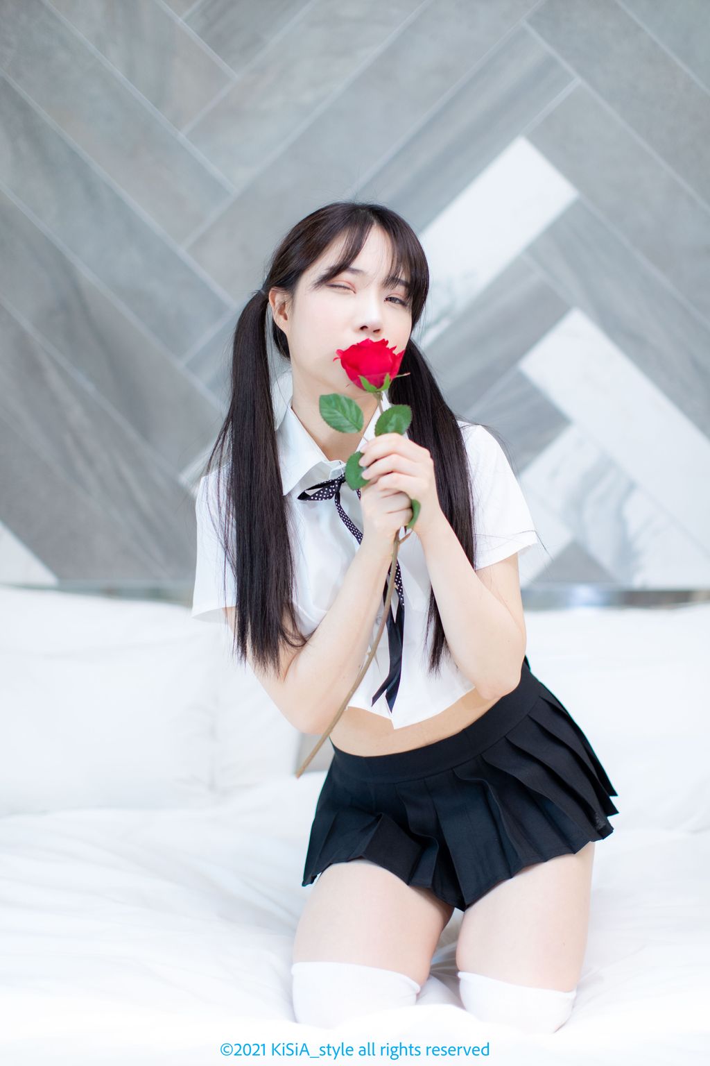 [KiSiA] Eunha (은하) - ft. Schoolgirl (90 photos)