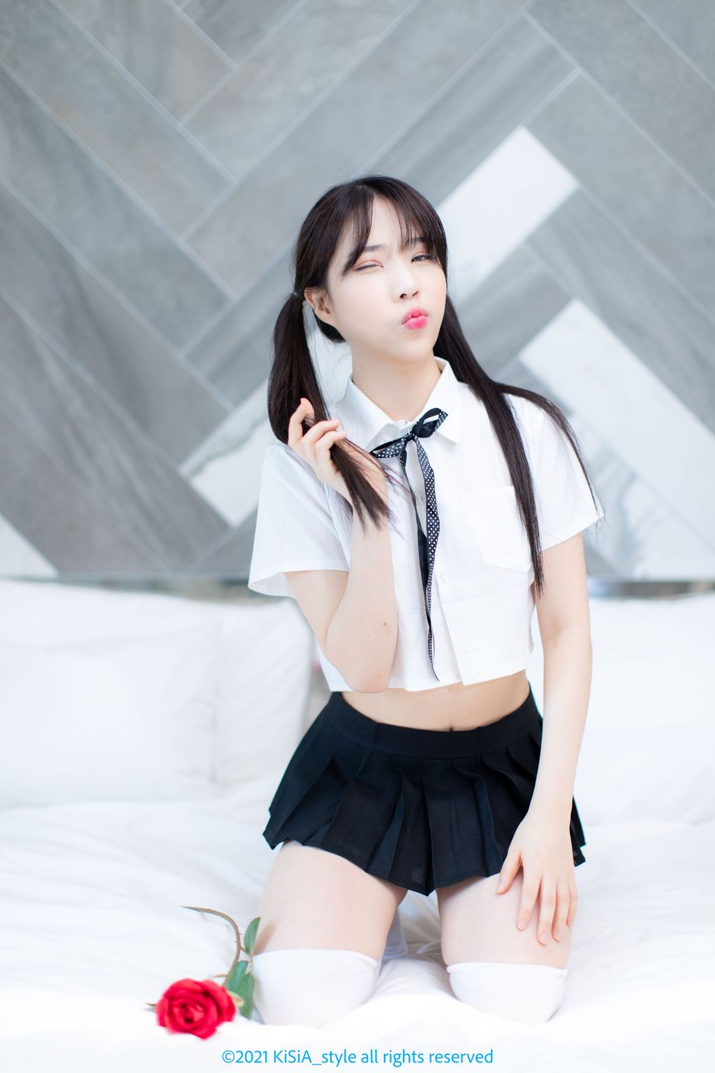 [KiSiA] Eunha (은하) - ft. Schoolgirl (90 photos)