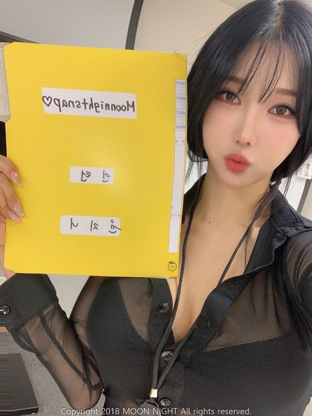 [Moon Night Snap] Yunjin: In The Office (79 photos)