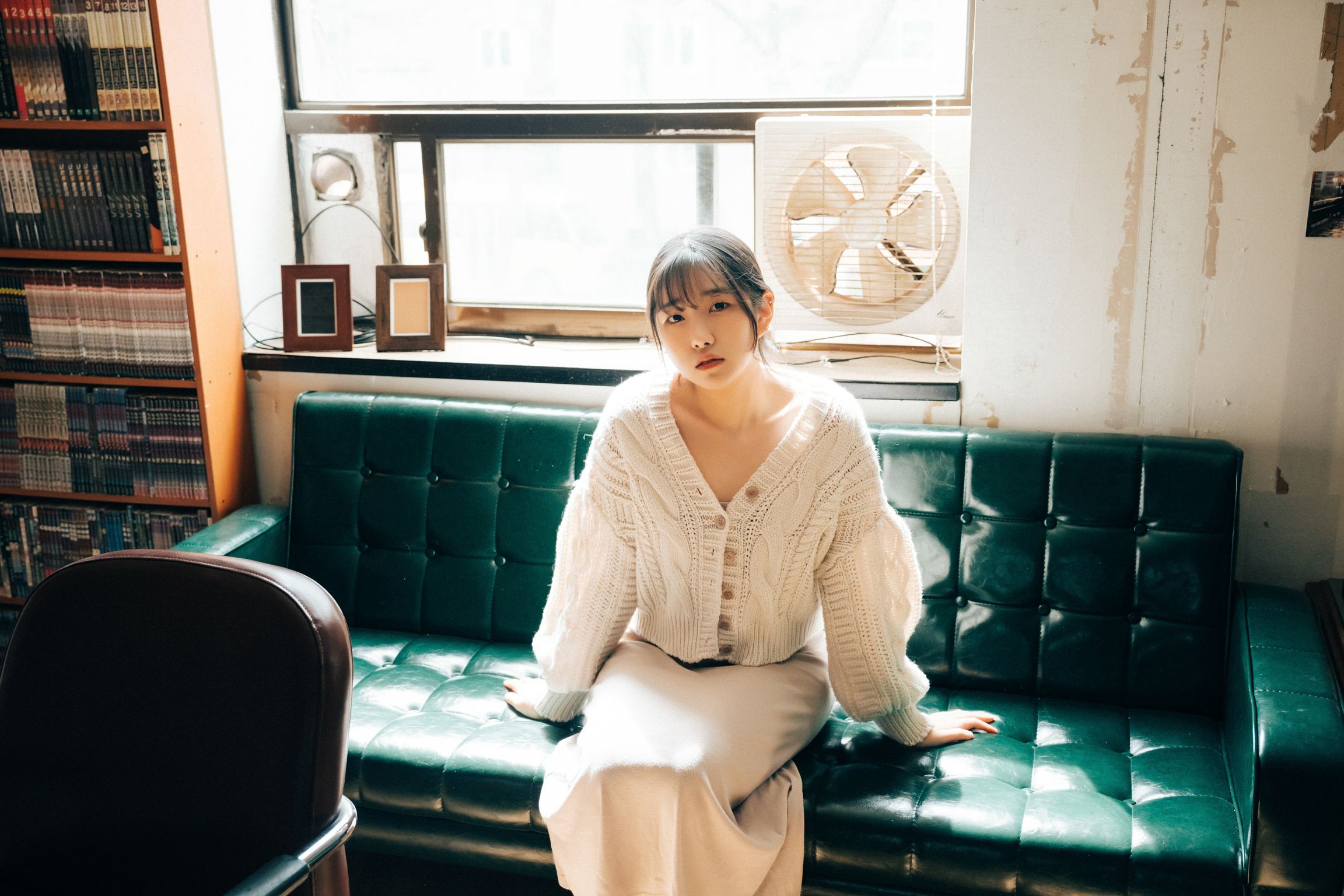 [Loozy] Sonson (손손): Comic Shop Girl (+S.Ver) (112 photos)