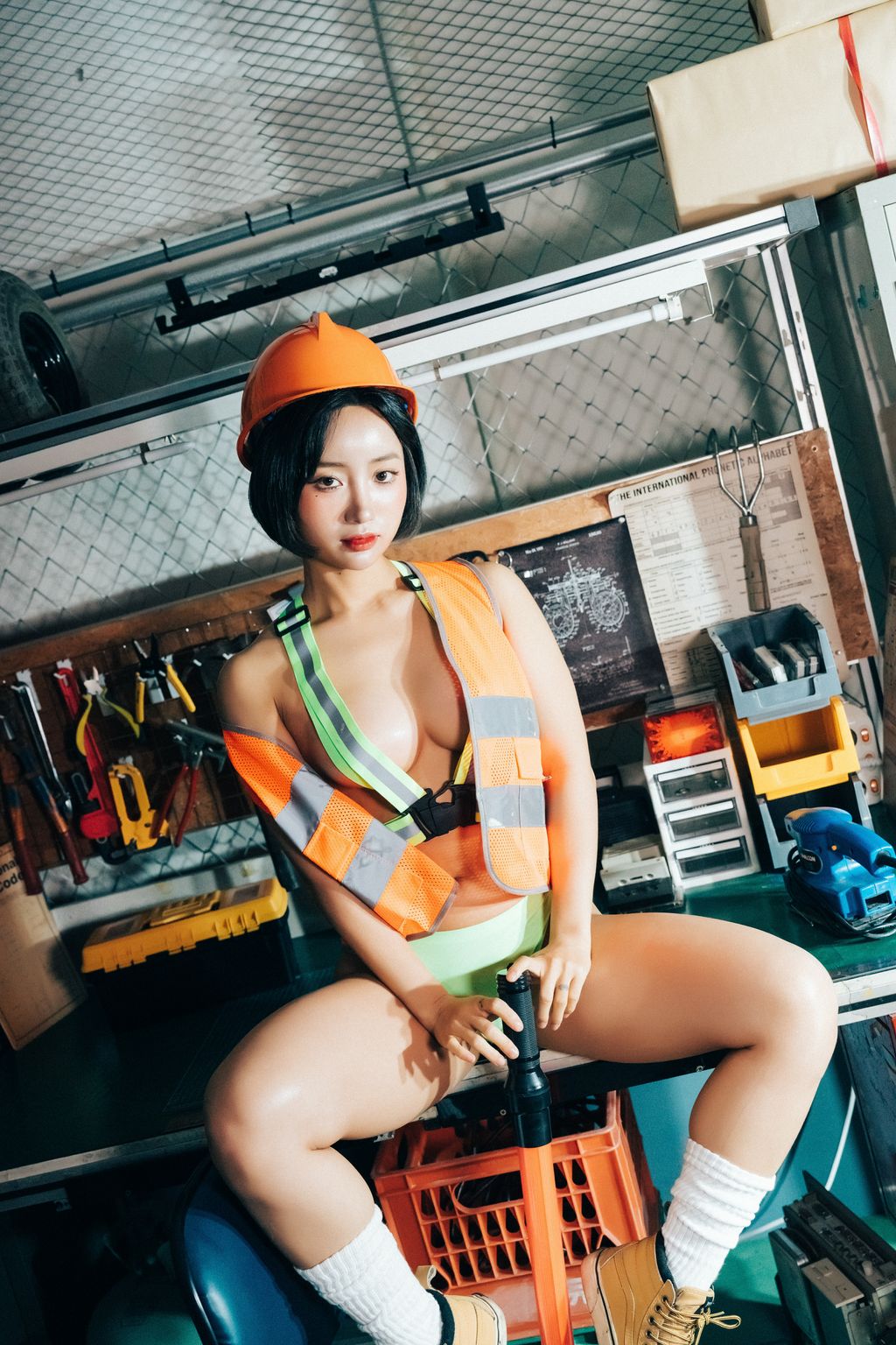 [Loozy] Booty Queen: Naked Worker (+S.Ver) (178 photos )