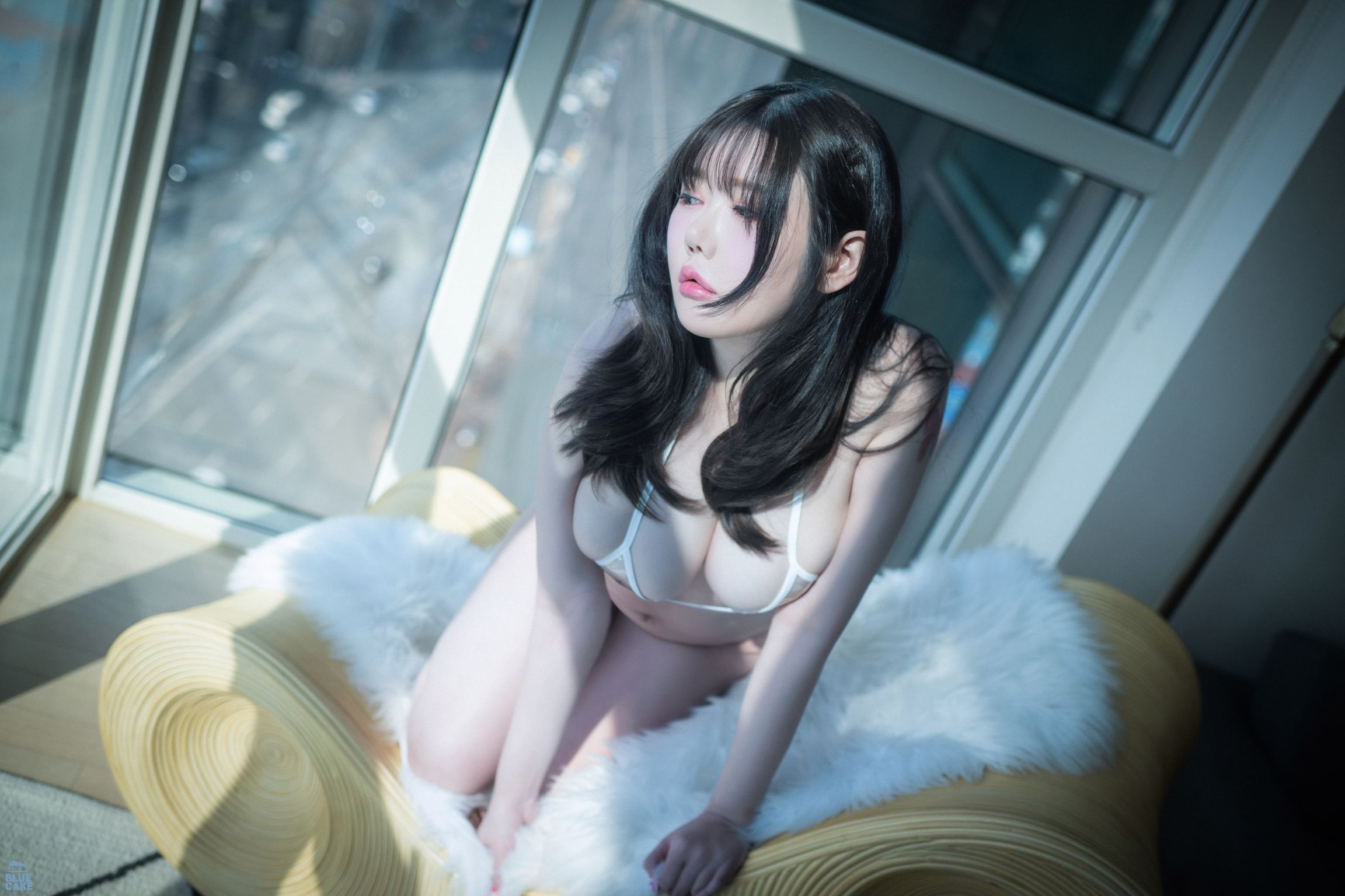 [BLUECAKE] SUA (지수아): Vol.05 Nude Bikini White (RED+) (60 photos)