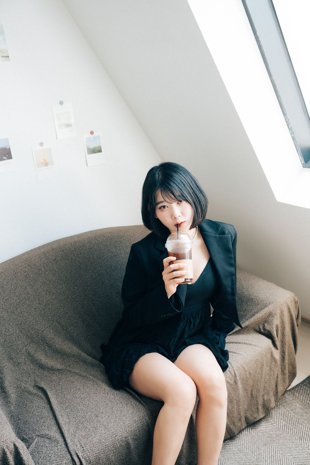 [Loozy] Zia (지아): With Delivery Man (140 photos )