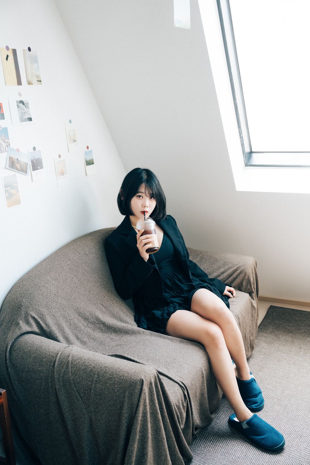 [Loozy] Zia (지아): With Delivery Man (140 photos )