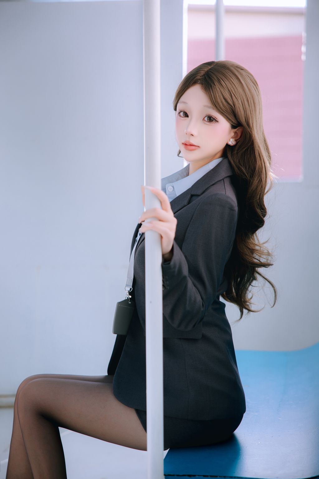 Coser@日奈娇: 电车上班族 (242 photos + 4 videos)
