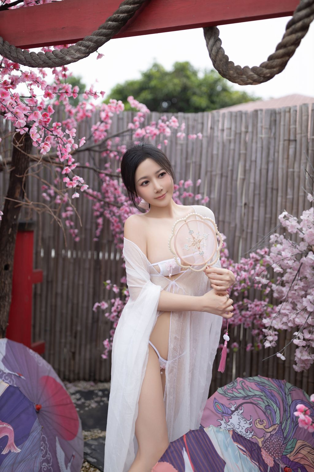 [内购无水印] 鱼子酱Fish: 花想容 (120 photos)